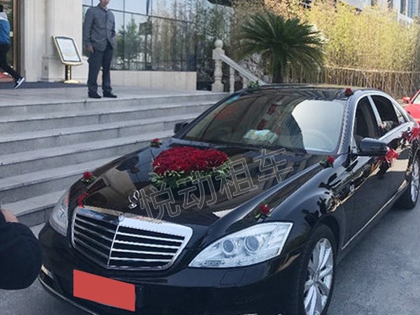 奔馳S級(jí)+5輛奔馳C級(jí)車隊(duì)